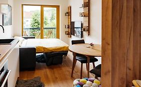 Woody - Comfy Apartment In Siska